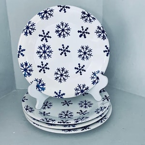 Vintage Hand-Painted Ceramic Plates: Snowflake Design, Set of 4, Made in Italy