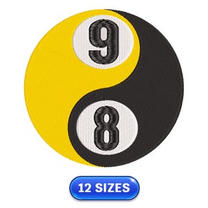 以下が含まれることがあります： 黄色と黒の陰陽デザインの刺繍。白丸の中に数字の9と8が入っています。下部にある青いボタンには「12 SIZES」と書かれています。