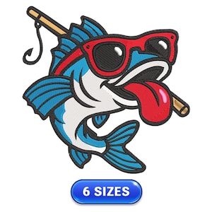 Puede incluir: Parche bordado con un pez de dibujos animados que lleva gafas de sol rojas y saca la lengua. El pez es azul, blanco y negro, con una caña de pescar y un anzuelo. El parche tiene el texto "6 SIZES" en un óvalo azul.