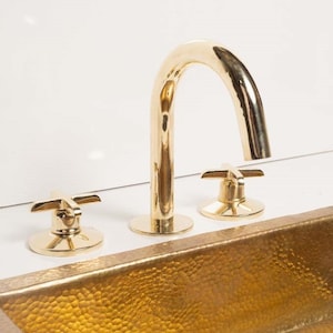 Vintage wastafelkraan met 3 gaten - ongelakt messing, levende afwerking, dubbele handgreep, 8,5" hoog - gratis expresverzending