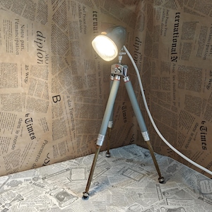 Tripod lamp