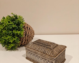 Vintage jewelery box
