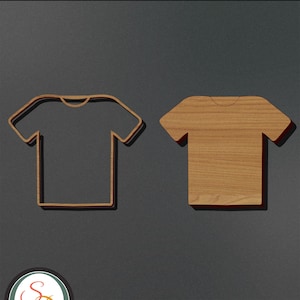 Puede incluir: Un archivo de diseño digital para una camiseta. El diseño es un simple contorno de una camiseta. El diseño está disponible en los formatos AI, DXF, EPS, PDF y SVG.