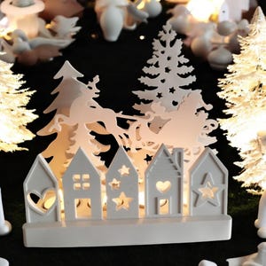 Christmas Jesmonite Candle Holder with Cut-outs - 21 x 13 x 17 cm, Festive and Illuminated Decoration