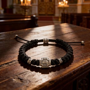 Komboskini-armband från Mount Athos, svart ortodoxt bönerep med silverfärgat Jesus-bönekors
