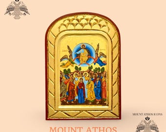 Pode incluir: Ícone dourado feito à mão, com tema religioso. O ícone apresenta uma imagem central de uma figura rodeada por anjos, com um grupo de pessoas abaixo. A moldura é dourada com uma borda vermelha, e o texto "MOUNT ATHOS" e "Hand made Icon" está na parte inferior.