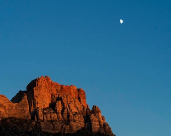 Roches rouges et la lune au Parc National de Zion Photo Print