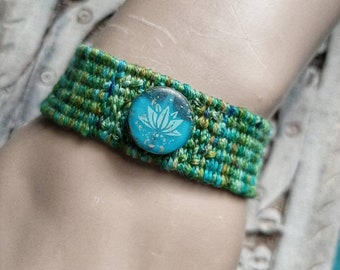 Hand woven bracelet, water lily, hand loomed, bright aqua colors, adjustable bracelet