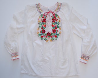 Blusa algodón flor bordada húngara blanca sz. Medio