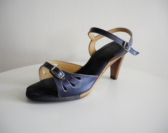 Tacones de piel con tiras y hebilla de los años 70, color azul marino, talla 6