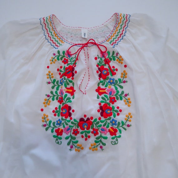 White Hungarian embroidered flower cotton blouse … - image 2