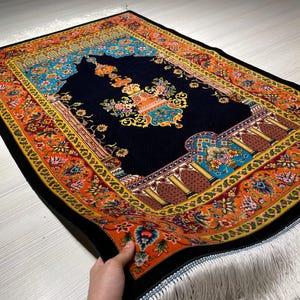 Tapis de prière floral bleu marine en forme de lanterne de mosquée, tapis décoratif en soie décoratif
