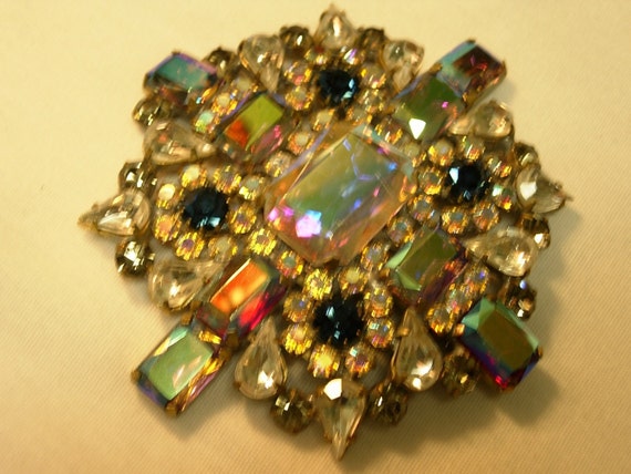 Gorgeous Glitzy Vintage Crystal Brooch or Pin - image 2