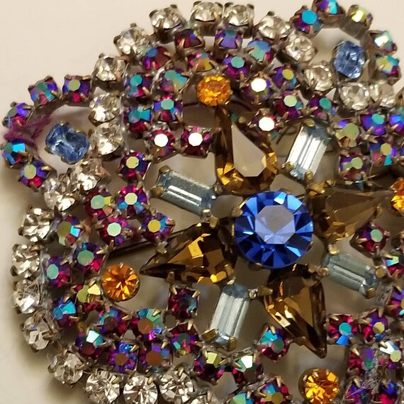 Vintage Brooch or Antique Pin in Czech Crystals w… - image 4