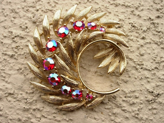 Vintage Lisner Goldtone Red Aurora Leaf Spray Pin… - image 1