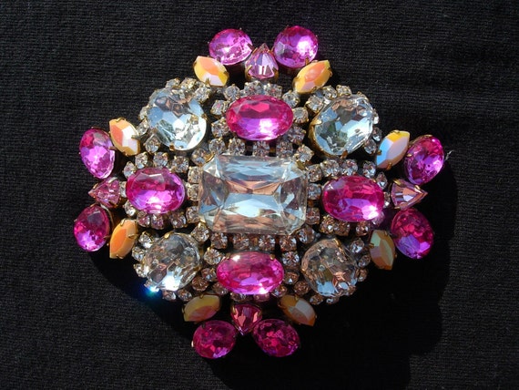 Vintage Pin or Brooch, Fuschia Pink Crystal - image 4