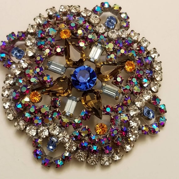 Vintage Brooch or Antique Pin in Czech Crystals w… - image 3