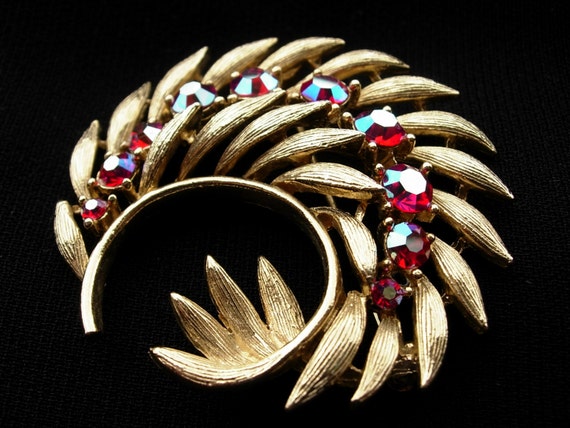 Vintage Lisner Goldtone Red Aurora Leaf Spray Pin… - image 2