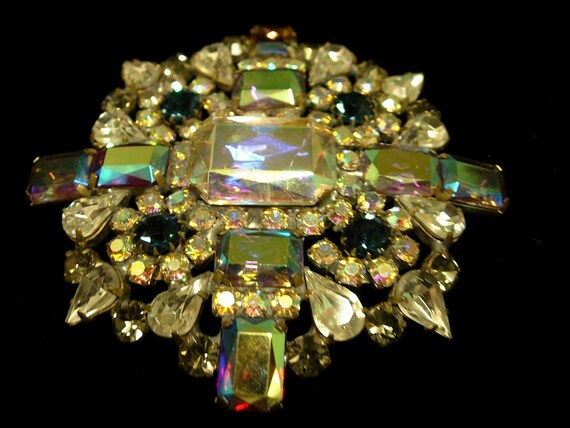 Gorgeous Glitzy Vintage Crystal Brooch or Pin - image 1