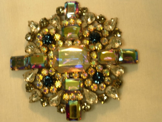 Gorgeous Glitzy Vintage Crystal Brooch or Pin - image 4