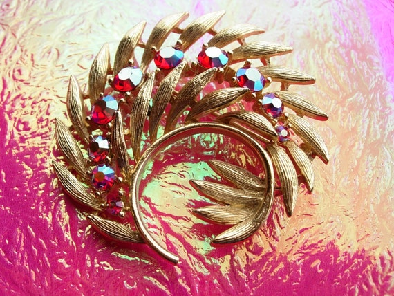 Vintage Lisner Goldtone Red Aurora Leaf Spray Pin… - image 3