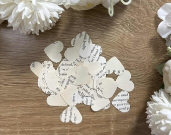 Confeti de páginas de libros en forma de corazón: decoración literaria para bodas, ecológica