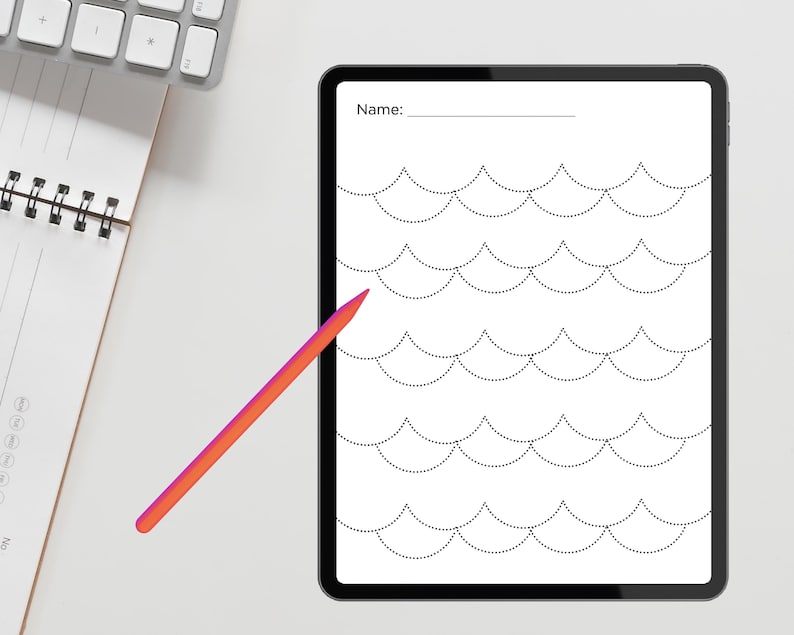 Puede incluir: Una tableta digital con fondo blanco y un patr&oacute;n de l&iacute;neas punteadas en forma de curvas. El texto "Nombre:" est&aacute; en la parte superior de la tableta.