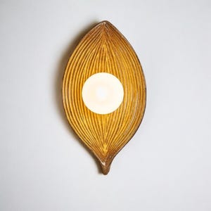 Applique murale vintage Leaf | Applique murale LED en résine avec ampoule G4/G9 | Lampe rétro en forme de feuille 30 x 16 cm | Décoration murale pour chambre à coucher, salon et véranda|Éclairage intérieur