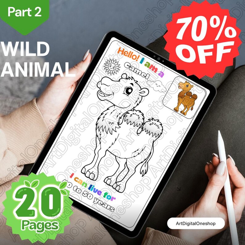 Op de afbeelding: Een digitale kleurplaat op een tablet met een cartoon kameel met de tekst "Hallo! Ik ben een kameel." De afbeelding bevat ook de tekst "Wild Animal", "20 pagina's" en "Ik kan 50 jaar leven". Een rode sticker "70% KORTING" staat in de hoek.