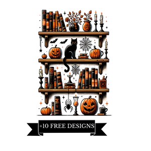 Może przedstawiać: Czarny kot siedzi na drewnianej półce z różnymi dekoracjami halloweenowymi, w tym dyniami, świecami, książkami i pajęczynami. Półka jest częścią większej biblioteczki wypełnionej książkami i innymi ozdobami.
