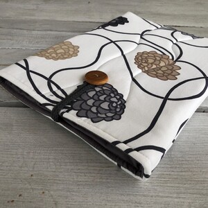 Floral Tablet Tasche - Gepolsterte iPad Tasche mit Knopfverschluss