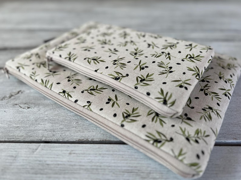 Computer Clicker Different Sizes Laptop Sleeve & Case Collection – Black Olives | Computer and Charger ...