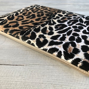 Funda para computadora portátil única y hecha a mano, funda para MacBook 13, funda para computadora, funda para cualquier dispositivo / Jaguar / Acolchada / Algodón / Regalo perfecto / Presente #M13