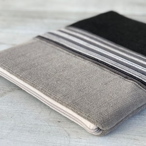 Housse pour ordinateur portable faite main, housse pour MacBook, étui pour tous les types d'ordinateurs portables / Tapisserie / Rembourrage / Rayures (manche matelassée) Cadeau parfait/Cadeau
