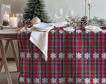 2 Tovaglie Natalizie Usa E Getta, 137x274 Cm, Rosse E Bianche, Con Babbo Natale, Pupazzo Di Neve E Alberi