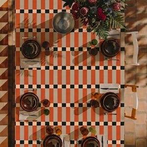 Mantel a cuadros naranja y gris, cubierta de mesa de comedor geométrica retro, decoración de cocina moderna a cuadros, tamaño personalizado.