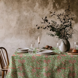 Green Floral Shrub Pattern Tablecloth, Spring & Summer Tablecloth, Botanical Dining Table Cover, Seasonal Home Decor, Elegant Table Linen