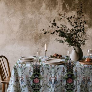 William Morris Style Artistic Tablecloth – Rustic, Elegant Decor with Vintage Nature & Folk Motifs – Handmade Ethnic Pattern