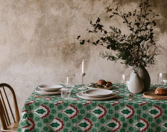 Green Red Holly Christmas Tablecloth – Festive Holiday Table Cover, Cozy Winter Dining Decor, Custom Size Table Linen