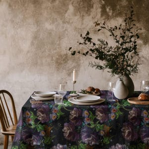Black Floral Tablecloth – Cozy Dark Botanical Rectangle Table Cover, Elegant Dining Decor, Vintage Farmhouse Table Linen,Holiday Table Decor