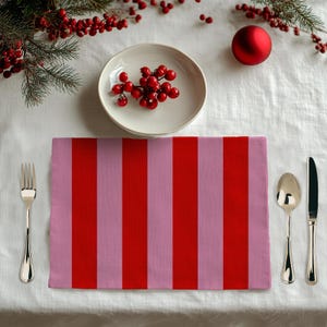 Red & Pink Striped Placemat – Vibrant Modern Table Decor for Summer, Valentine’s Day, or Festive Holiday Dining