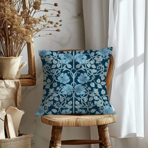 Poszewka na poduszkę w kwiaty William Morris Blue – dekoracyjna poduszka w stylu Art Nouveau, rustykalna poduszka, poszewka na poduszkę lędźwiową do wystroju domu