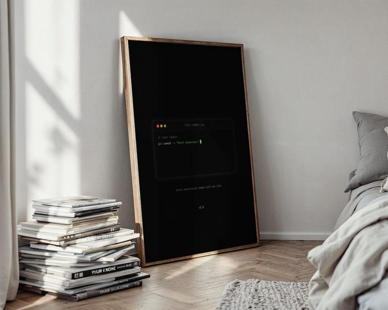 Puede incluir: Una pieza de arte mural rectangular enmarcada con un fondo negro y un gr&aacute;fico de ventana de terminal centrado. La terminal muestra el texto "git commit -m "Start somewhere."" en fuente verde, con un cursor parpadeante y un peque&ntilde;o icono rojo, amarillo y verde.
