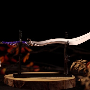 Bloodhound Fang Curved Greatblade Keychain – Beast Knight Style Fantasy Fang Blade Collectible, Soulslike Dexterity Build Charm Prop