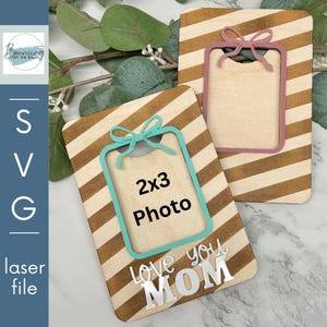 Marco de fotos grabado a rayas tamaño billetera de 2x3 para personalizar archivos digitales SVG Archivos GLOWFORGE compatibles con láser