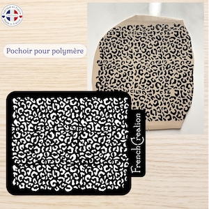 Puede incluir: Una plantilla negra con un diseño de estampado de leopardo. La plantilla está hecha para usar con arcilla polimérica. El texto "Pochoir pour polymère" es visible en la plantilla.