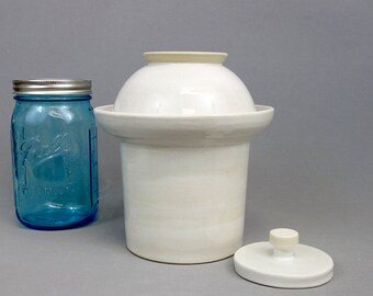 White Stoneware Fermenting Crock with Weight: 5 cup capacity fermentation lidded vessel with round pressing weight