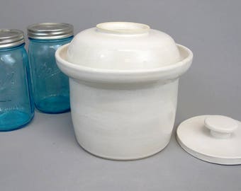 White Stoneware Fermenting Crock: 2.5 quart capacity ceramic fermentation lidded vessel with round pressing weight