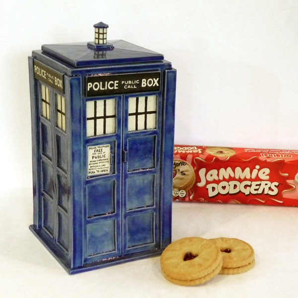 TARDIS Lidded Jar - Su ordinazione - Contenitore in ceramica fatto a mano