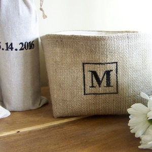 Koszyk z monogramem jutowym